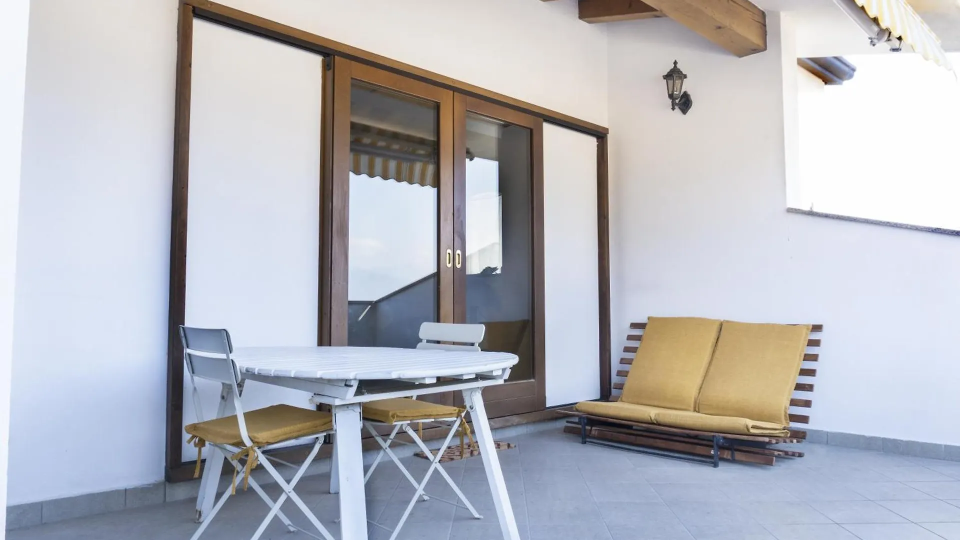 TarzoLa Terrazza Di Elenaアパートメント